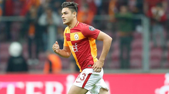 18 yaşındaki stoper bu sezon 12 kez sarı-kırmızılı formayla sahada yer aldı.