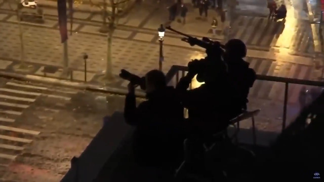 Keksin nişancılar Paris’te göstericilere ateş açıyor