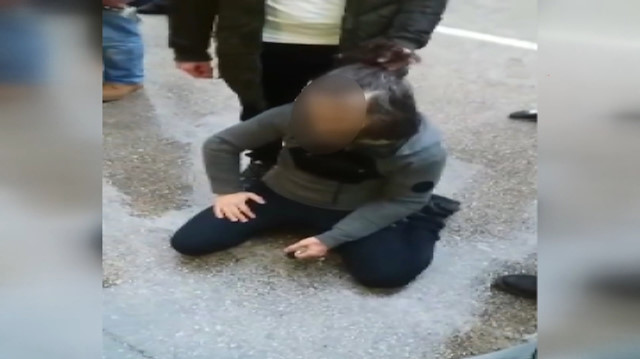 Çocuğa taciz şüphelisine mahalleli dersini verdi