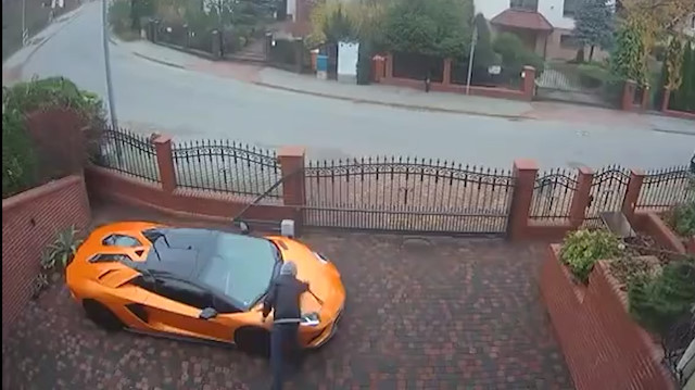 5 Milyon TL'lik Lamborghini'yi boydan boya çizdi