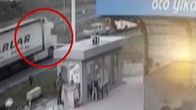 TIP kırmızı ışıktaki araçları böyle biçti: 10 yaralı