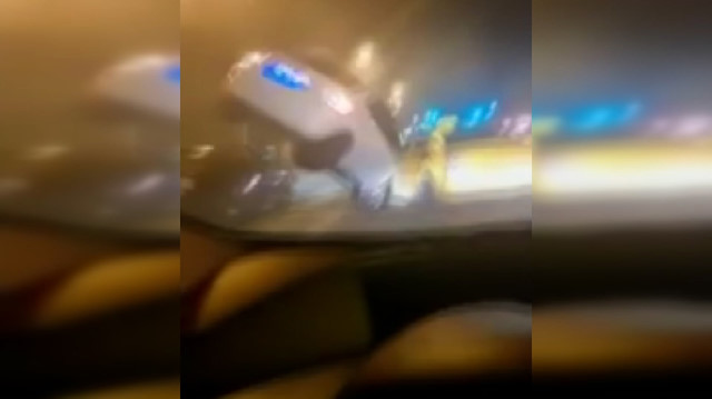 Canlı yayında trafik kazasını anbaen kaydetti
