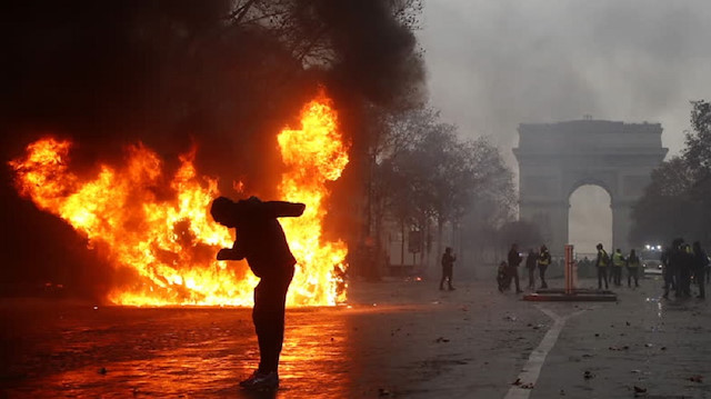 Paris'te fitillenen ateş Avrupa'yı yakacak