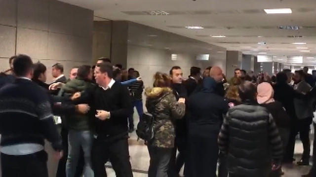 İstanbul Adalet Sarayında tekme tokat kavga kamerada