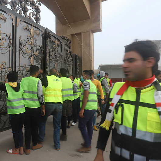 Irak'ta petrol zenginlerine protestoda sarı yelek detayı