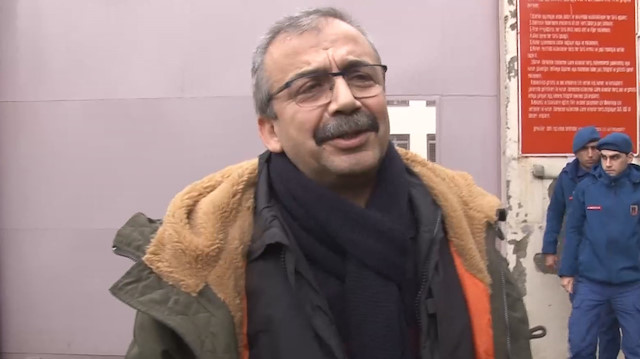 Sırrı Süreyya Önder cezaevine teslim oldu