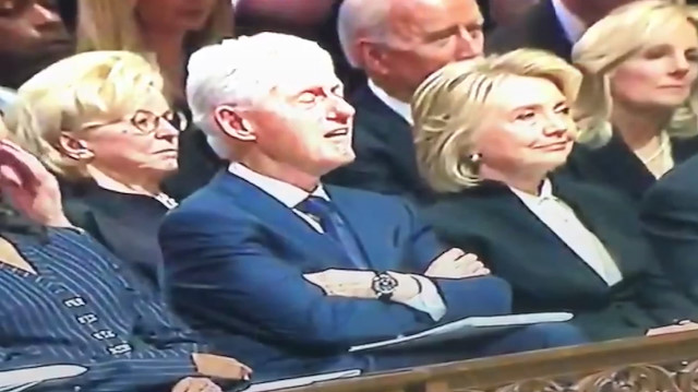 Bill Clinton ve Joe Biden Bushun cenazesinde uyudu