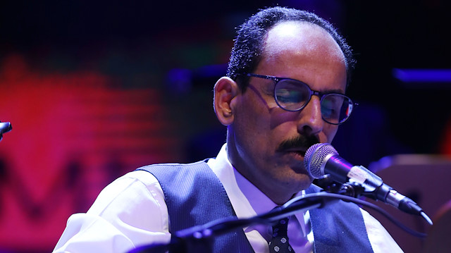 İbrahim Kalın, İstanbul 1. Uluslararası Halk Müzikleri Festivali'nde türkü söyledi.