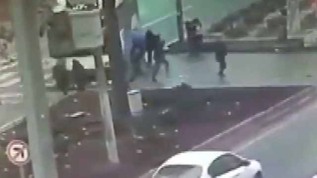 Ankarada belediye otobüsü yayaların arasına daldı!