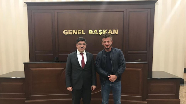 AK Parti Genel Başkan Danışmanı Yasin Aktay ve Hollywood oyuncusu Sean Penn.