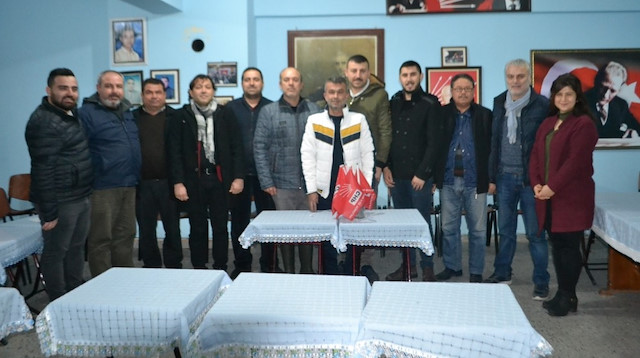 İstifa kararı sonrası teşkilat fotoğraf çektirdi.