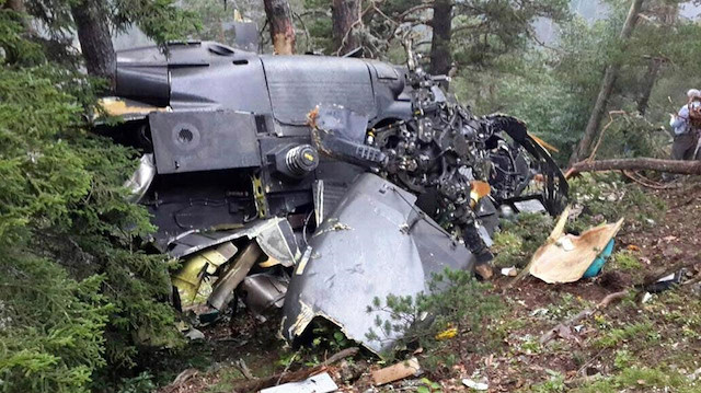 Giresun'da düşen askeri helikopterde 7 asker şehit olmuş, enkazın parçaları geniş bir alana yayılmıştı.