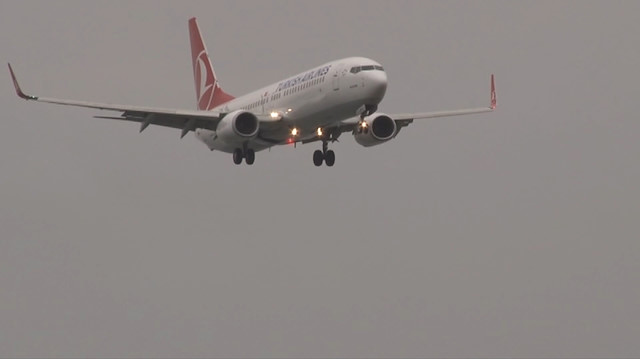 Şiddetli rüzgar uçakları beşik gibi salladı