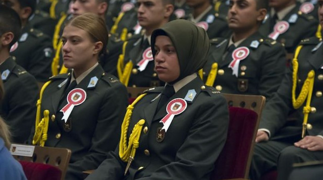 Düzenlemenin ardından başörtülü adaylar da Kara Harp Okulu’nda eğitim alabilmeye başlamıştı.