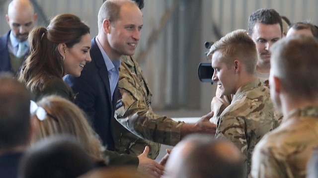 Prens William ve eşi Kate, Kıbrıs'taki İngiliz üslerini ziyaret etti.