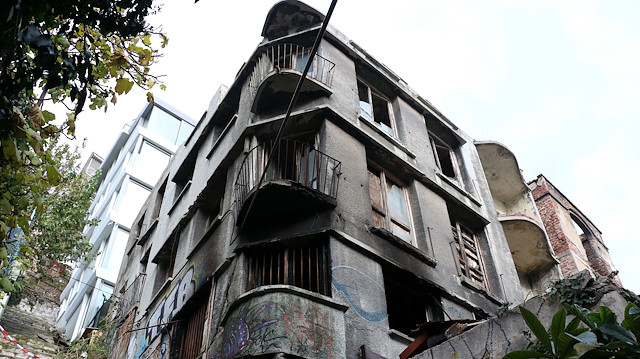 Beyoğlu'ndaki yangında 2 kişi hayatını kaybetti