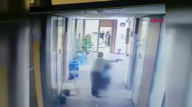 Çukurova Belediyesi'nde silahlı saldırı anı anbean kamerada