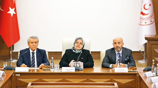 Nazmi Irgat - Zehra Zümrüt Selçuk - Akansel Koç