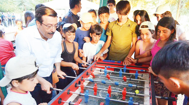 Cumali Atilla, yaptıklarıyla beğeni topluyor.