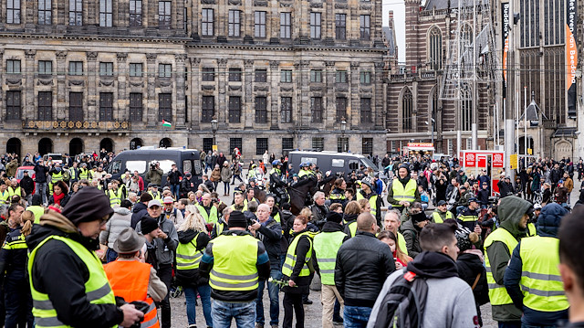 Sarı Yelekliler Hollanda'da da sokakta.