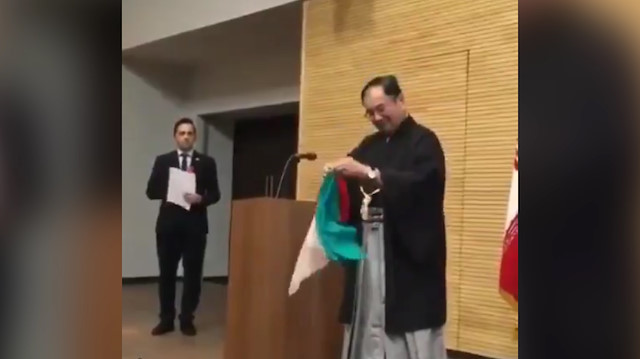 Japon Büyükelçiden İranlılara sihirbazlık gösterisi