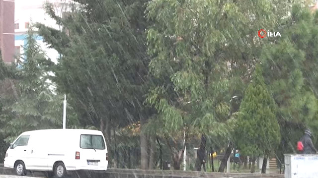 İstanbul'a yılın ilk karı yağdı