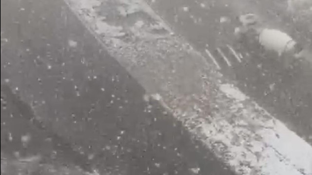 Başakşehir'de lapa lapa kar yağdı