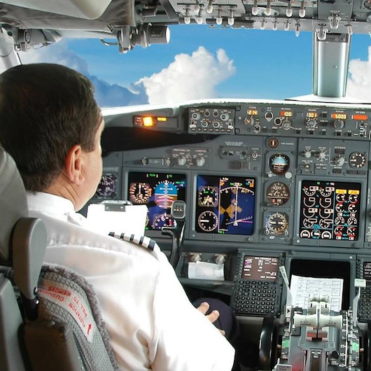 Pilot uyuyakaldı uçak havaalanını geçti