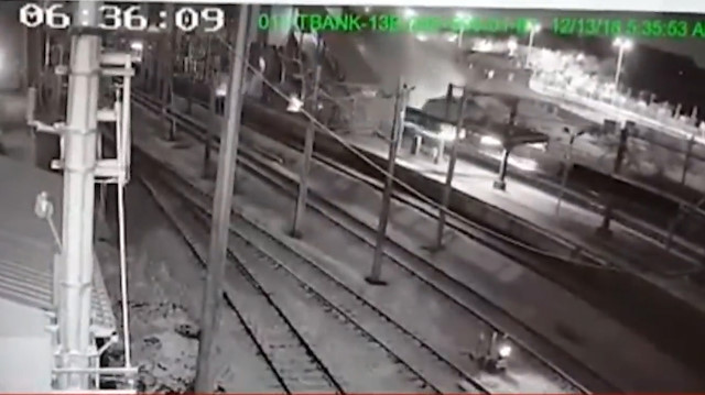 Tren kazasının çarpışma anı görüntüleri ortaya çıktı