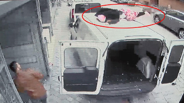 Aracına kumaş yükleyen tekstilci dondu kaldı