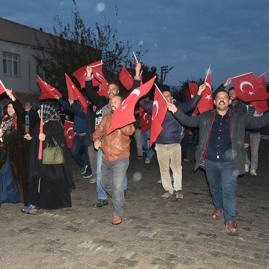 Fırat’ın batısında heyecan, doğusunda panik var