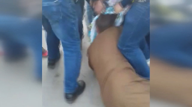 Tartıştıkları kadını yerde sürüdüler