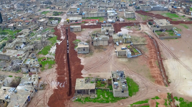 Teröristlerin Ayn el-Arab'ta kazdığı hendekler böyle görüntülendi