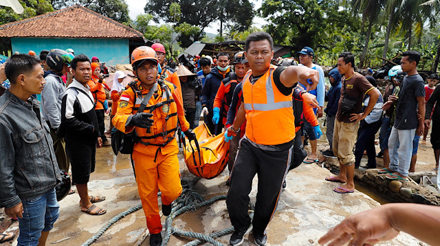 Rescuers dig through rubble for survivors after Indonesian ...