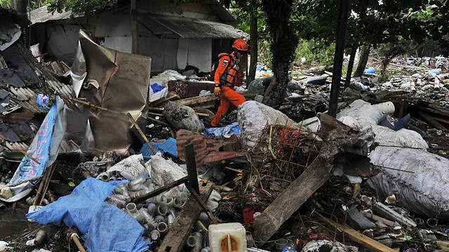 Indonesian rescuers use drones, sniffer dogs as tsunami ...