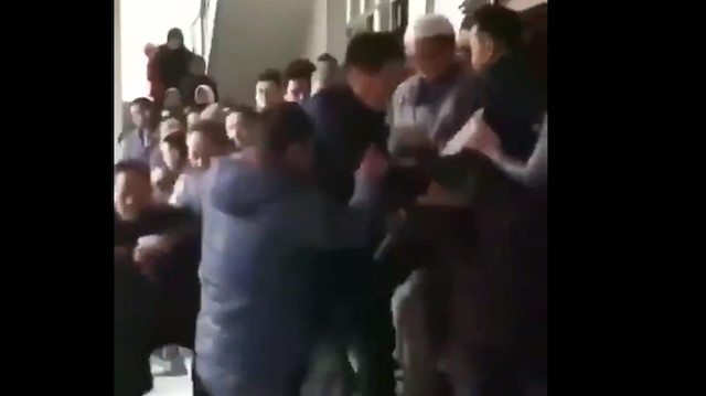 Çin 3 camiyi yıkmaya çalıştı Müslümanlar engel oldu