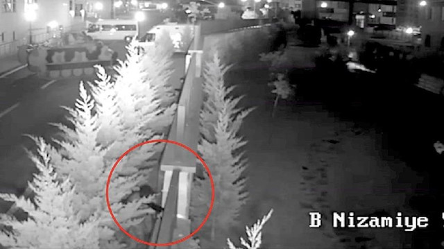 Darbeci yarbay Muharrem Demirkale'nin ateş ettiği görüntü.