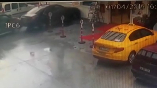 Baygınlık geçiren sürücü akaryakıt istasyonuna girdi