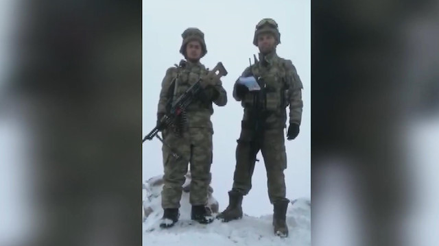Mehmetçik'ten minik öğrencilerin mektuplarına videolu cevap
