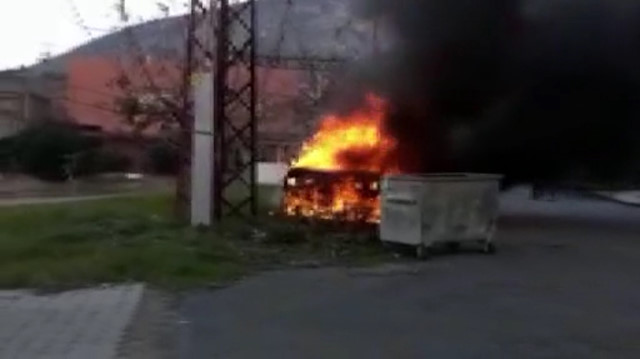 Hatay’da park halindeki otomobil kundaklandı