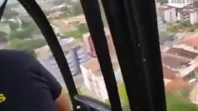 Helikopter binaların üzerine düştü