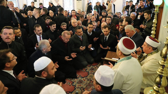 Cumhurbaşkanı Erdoğan katıldığı mevlidde Kur'an-ı Kerim okudu
