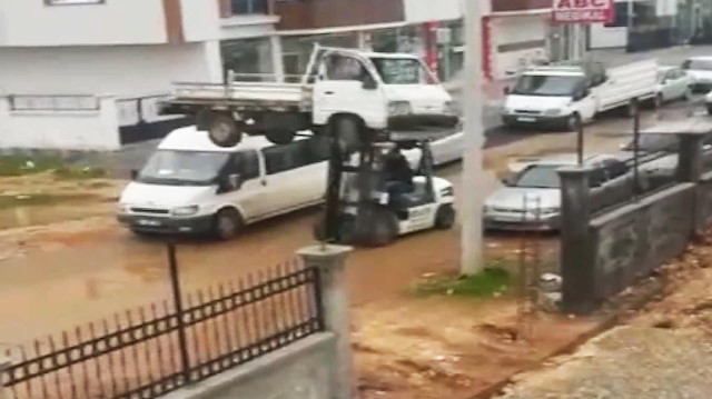 Araç taşımacılığında ilginç yöntem vatandaşı şaşırttı