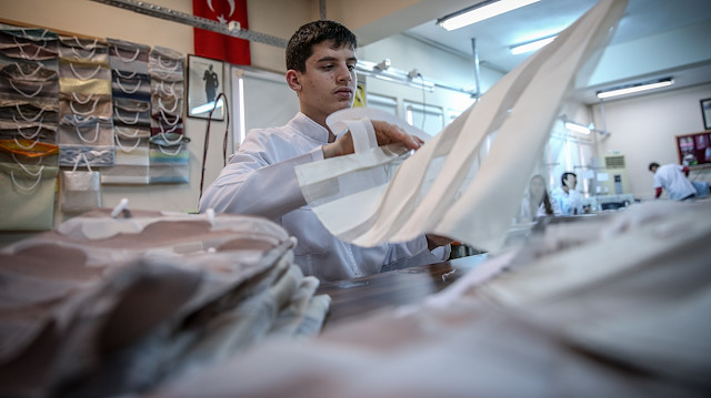 Ücretli poşet engellilerin ürettiği bez çantalara talebi artırdı