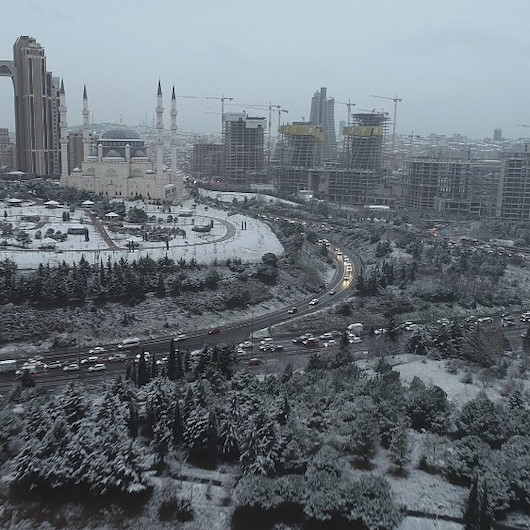 Beyaz örtü altındaki İstanbul havadan ayrı güzel