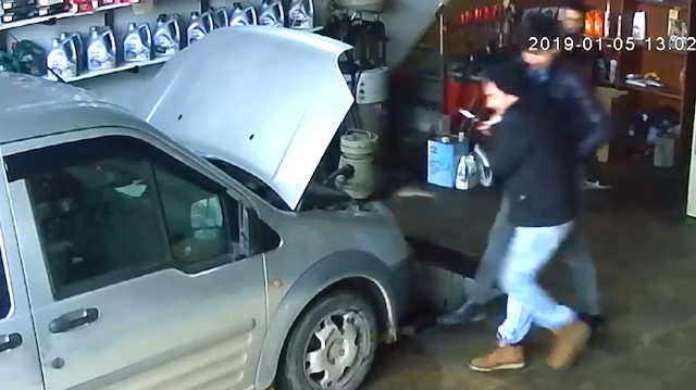 Motordan fırlayan fare yürekleri ağızlara getirdi