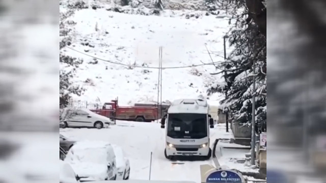 Buz pistine dönen Ankara sokaklarında minibüs böyle kaydı