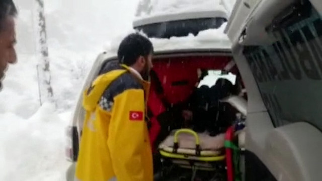 Mahsur kalan hasta 2 saatlik çabanın ardından hastaneye yetiştirildi