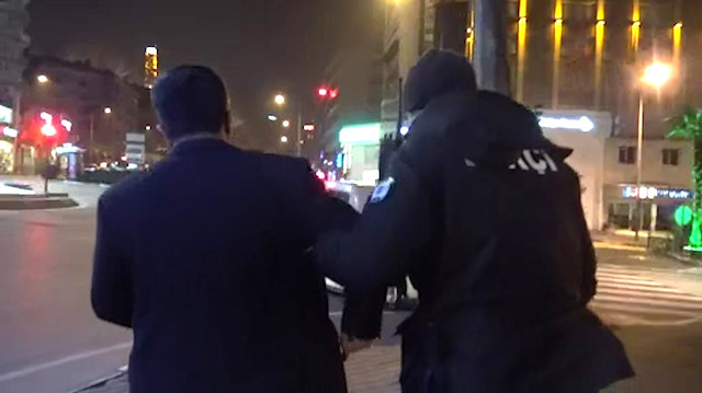 Engelli vatandaşı donmaktan bekçiler kurtardı