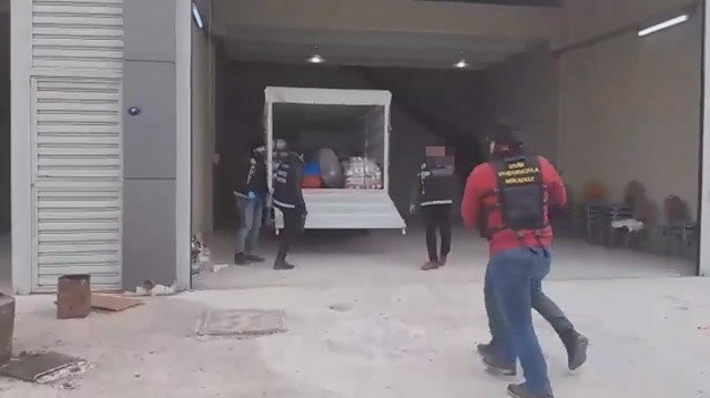 Hakkari Çukurca İlçe Jandarma Komutanı operasyonda gözaltına alındı.